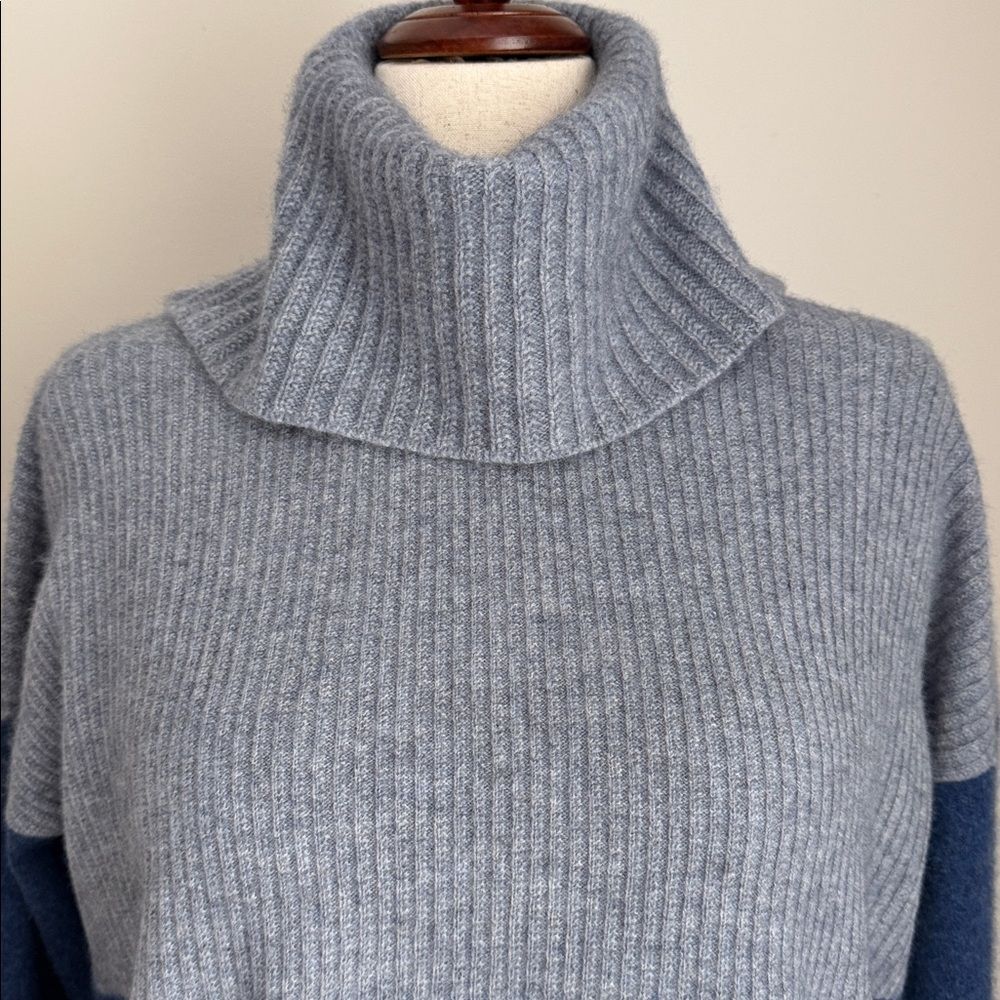 Max Studio 100% 2-Ply Cashmere Colorblock Turtleneck Sweater Size M Gray Blue - Picture 4 of 9